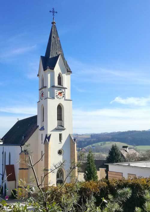 Foto Außenansicht Kirche Steinakirchen/Forst